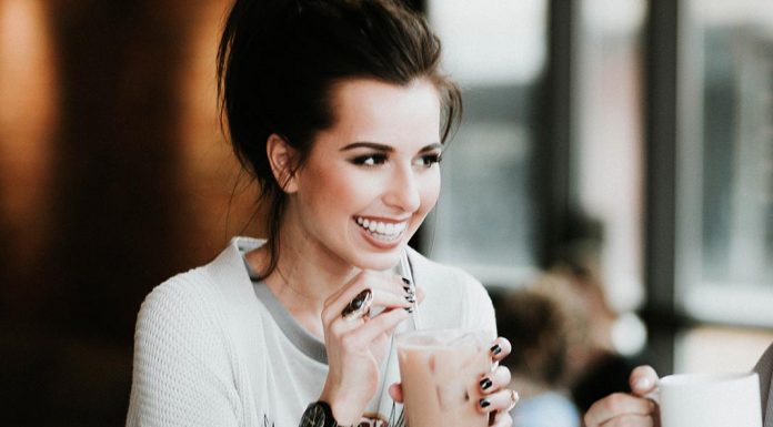 FCC chair accuses Verizon of throttling unlimited data to boost profits